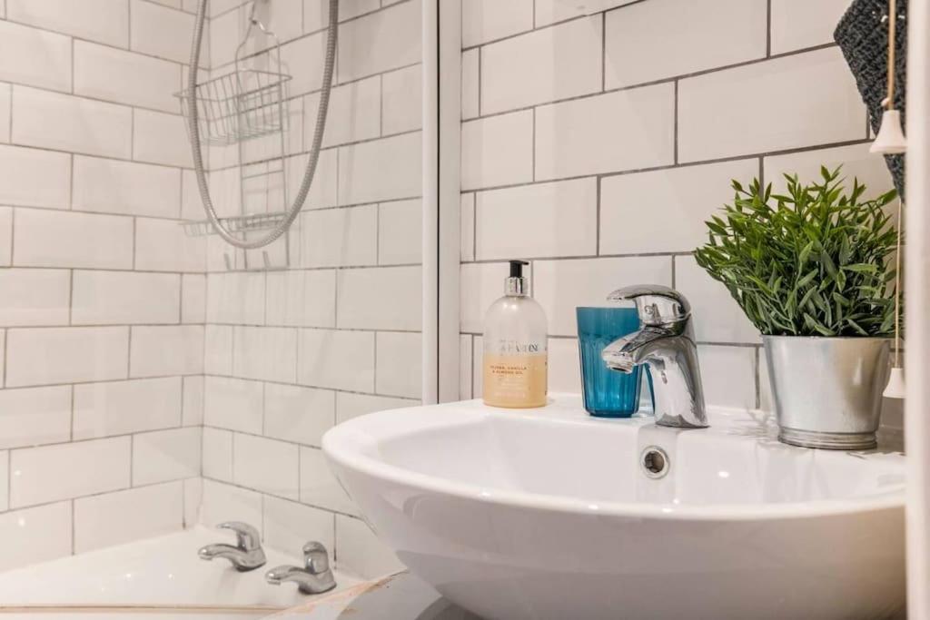 Quiet & Secluded St Albans House Villa Екстериор снимка